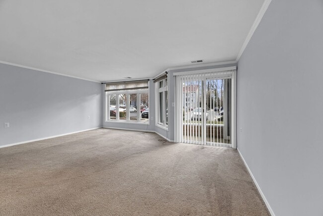 Building Photo - Ground level condo in Annapolis - Lake Heron