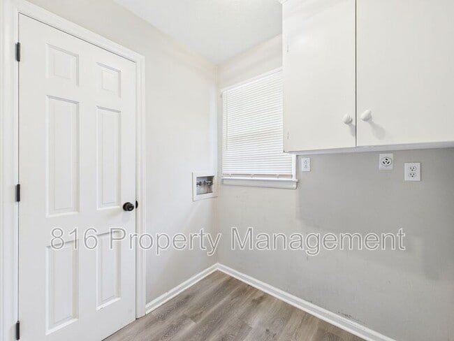 Building Photo - 3233 Shady Bend Dr