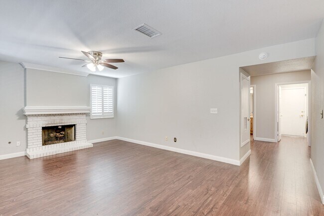 Building Photo - Luxury Meets Comfort in This Beautiful 4-Bedroom Retreat
