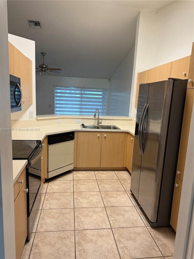 Building Photo - 1641 Zenith Way