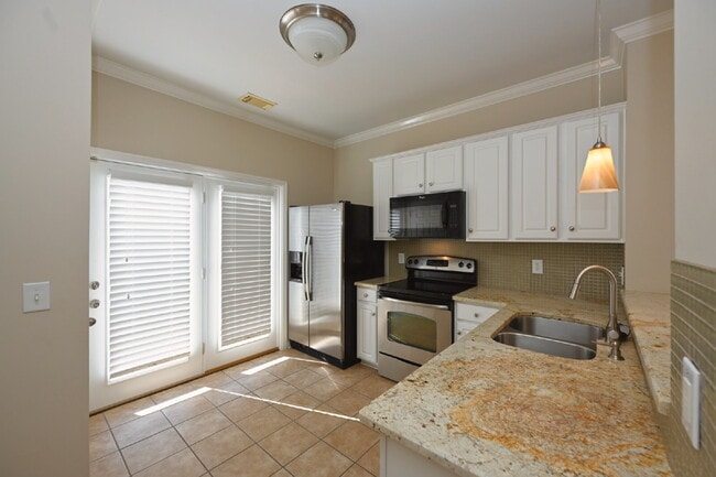 Building Photo - 2 BR Harbor Village Condo