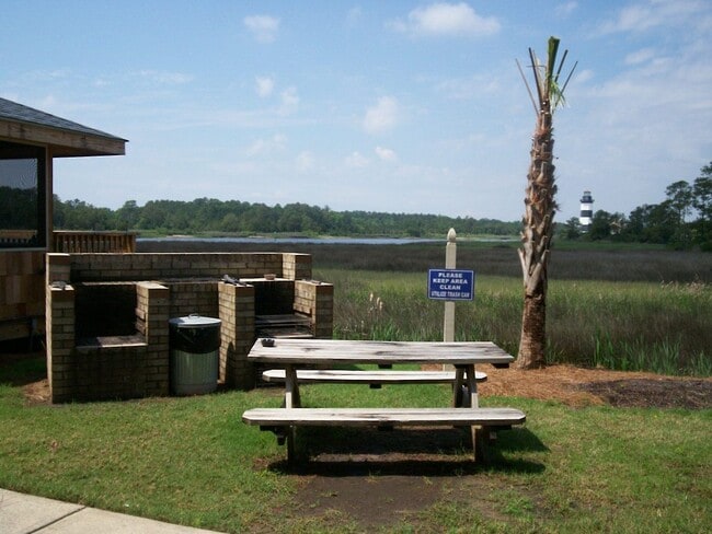Building Photo - First Floor, 1 Bedroom, 1 Bath Condo with ...