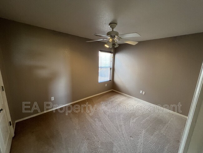 Building Photo - 1013 Toscana Dr SE