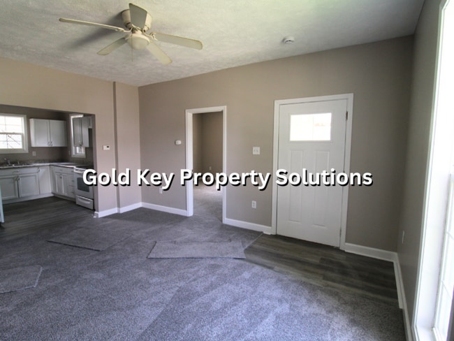 Building Photo - 3 BR 1 BA House with New Carpet and Paint ...