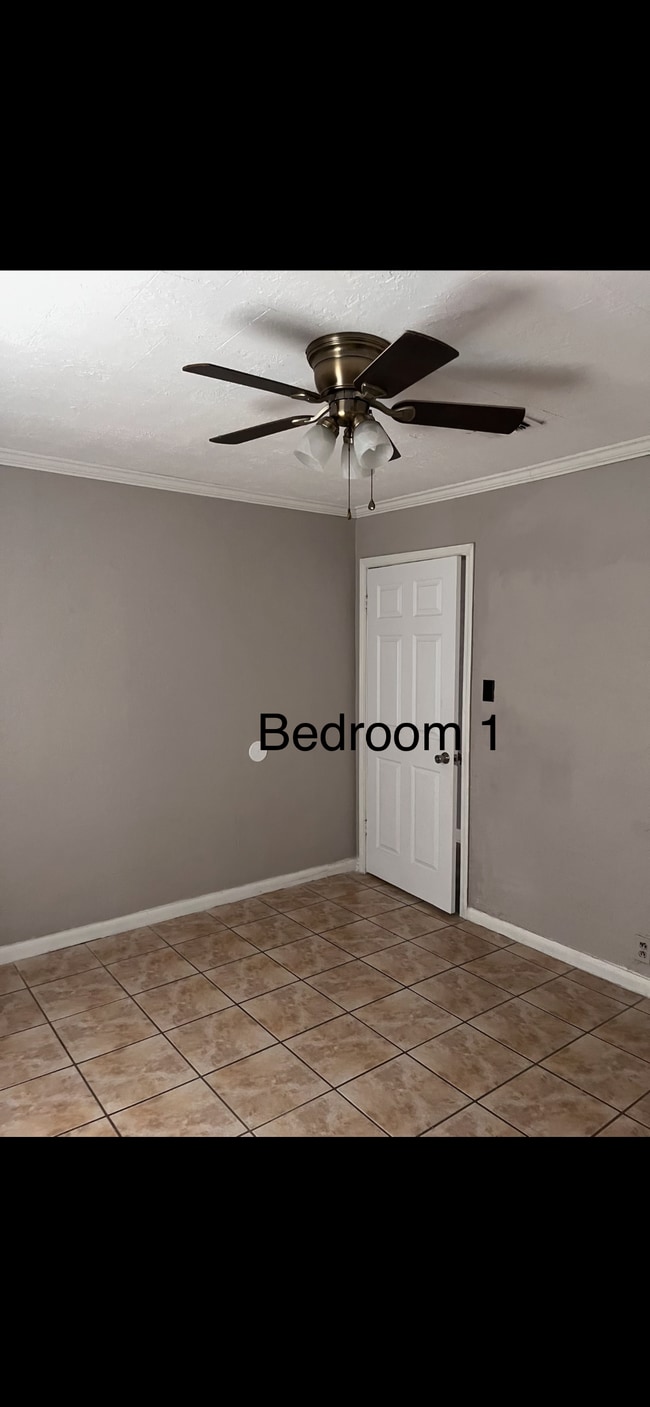 Building Photo - 2015 9th St