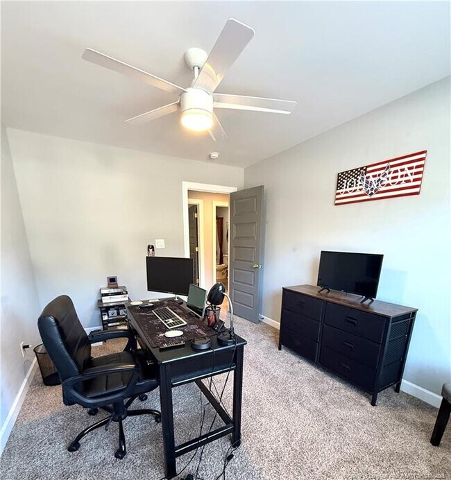 Building Photo - 171 Apache Trail