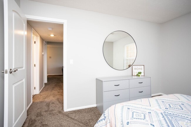Building Photo - Available now! One bedroom with Wood Burning Fireplace, in Dublin City Schools!