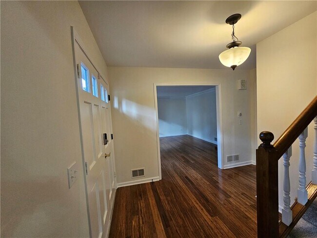 Building Photo - 3228 Turtle Lake Dr SE