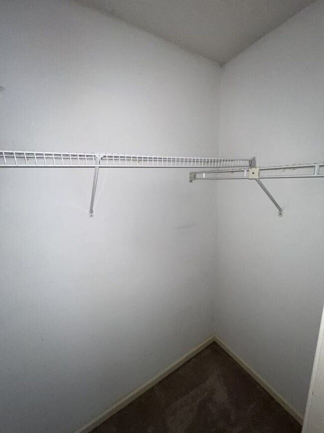 Building Photo - Beautiful 2 Bed, 2.5 Bath townhome on Jefferson Hwy