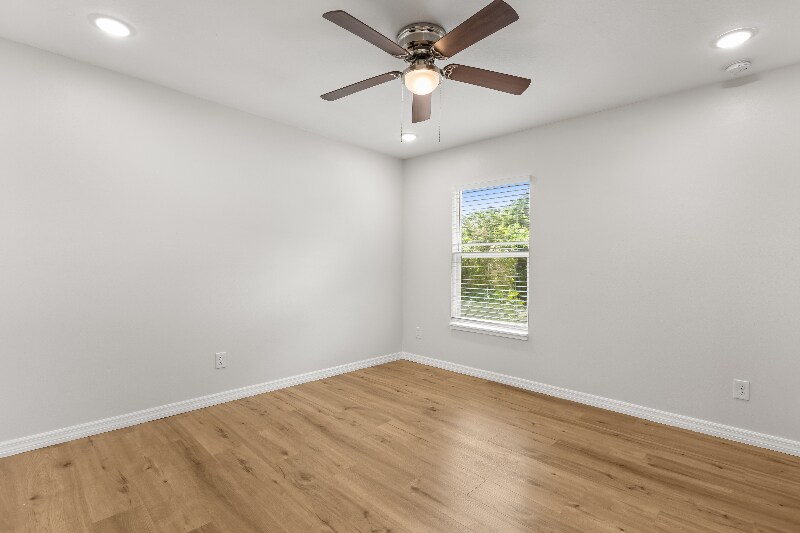 Building Photo - 1325 Cloverlawn Ave