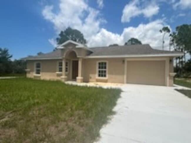 Building Photo - 3/2/1 Single Family Home Available-Cozy Pe...