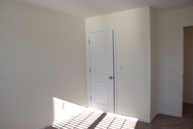 Building Photo - 2857_YEAGER DR NW