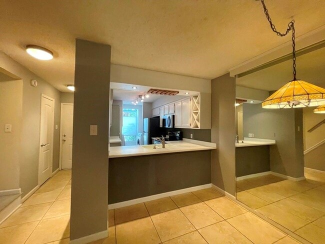 Building Photo - 2-bedroom 2 full bathroom condo in desirab...
