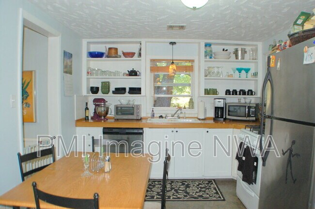 Building Photo - 1439 S W Ave