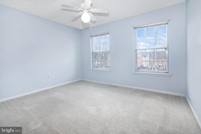 Building Photo - 2 Cheverny Ct