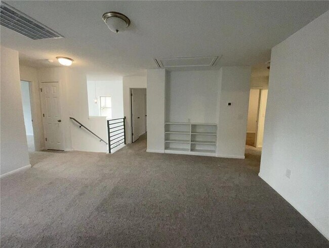 Building Photo - 157 Munk Ln