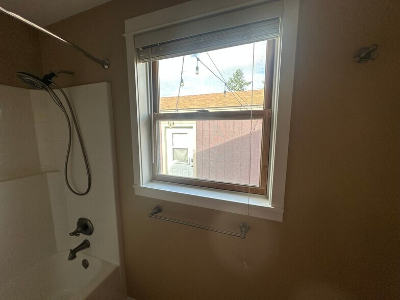 Building Photo - 701 S 59th St