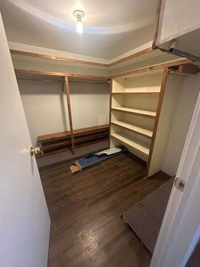 Building Photo - GET $500 OFF THE FIRST MONTHS RENT!!!!