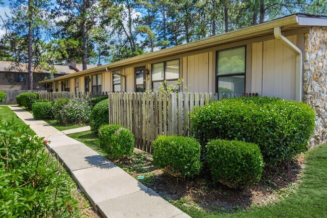 Building Photo - GreenTree Apartments