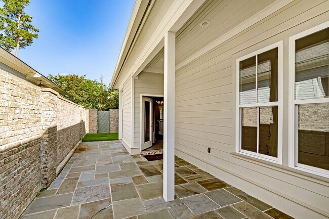 Building Photo - 3 Bedroom House In Rouzan| Community Pool