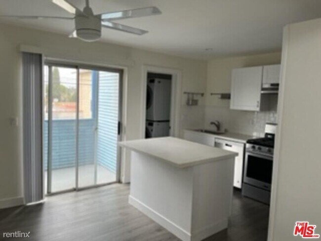 Building Photo - 4 br, 2 bath House - 915 Broadway St Apt 3
