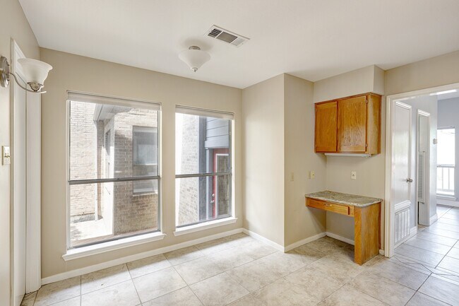 Building Photo - 2601 S Broadway St