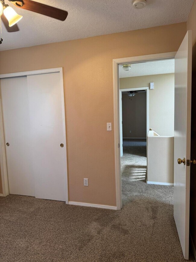 Building Photo - 256 Glenridge Park Ln NE