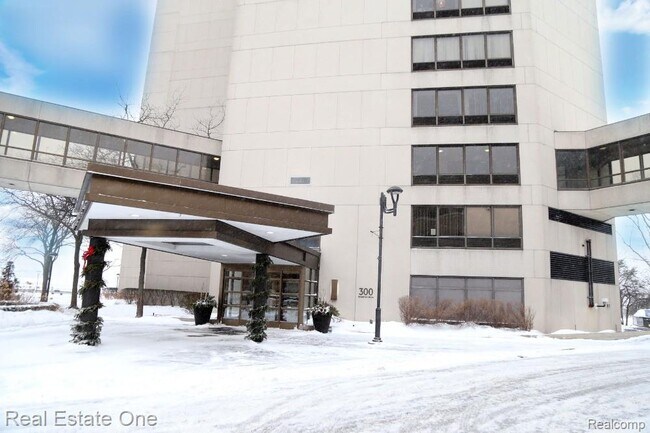 Building Photo - 1001 W Jefferson Ave