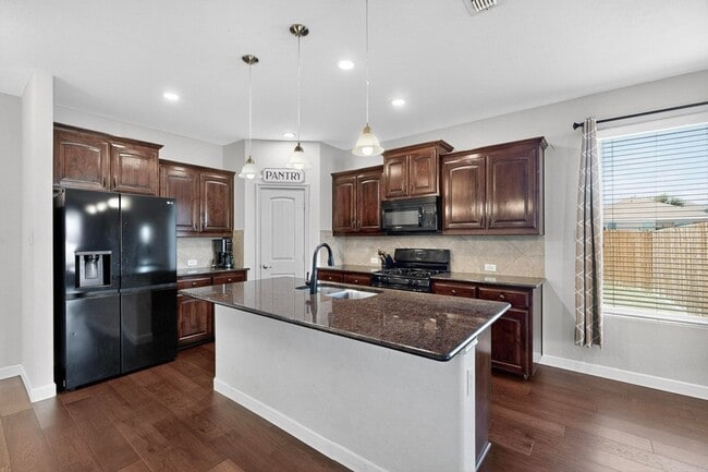 Building Photo - 1801 Velarde Rd