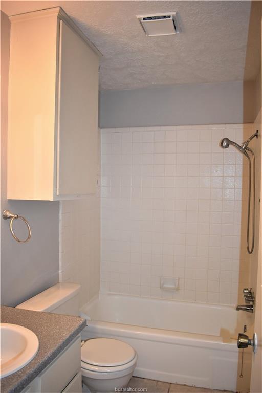 Building Photo - 704 Vassar Ct