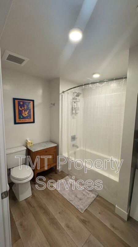 Building Photo - 2475 Victoria Ave