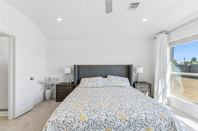 Building Photo - 30843 Boxwood Dr