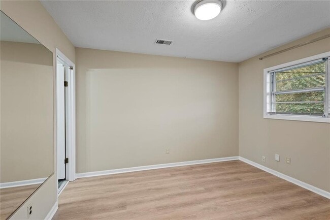 Building Photo - 1201 Shoreham Dr