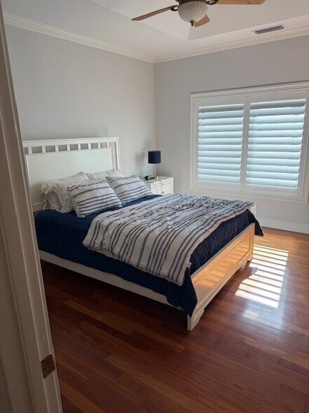 Building Photo - 414 E Bay St