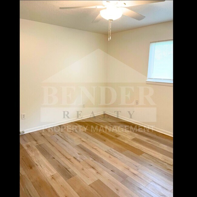 Building Photo - DUPLEX IN THE CITY