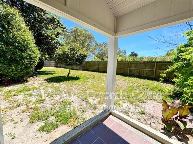 Building Photo - 710 Swan Ln