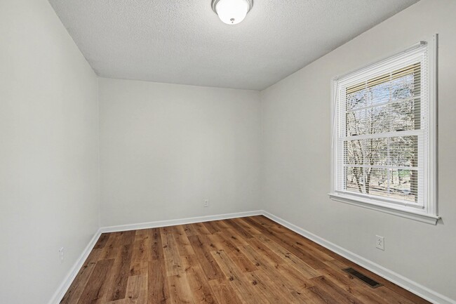 Building Photo - 755 Branch Water