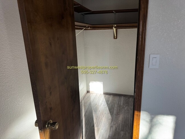 Building Photo - 3 bed, 2 bath