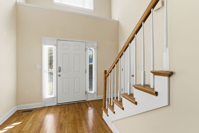 Building Photo - 330 Gardenia Dr
