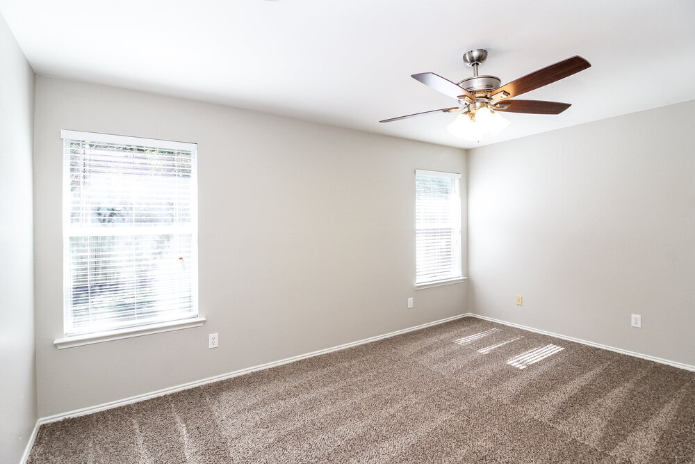 Building Photo - 1124 Sandalwood Dr