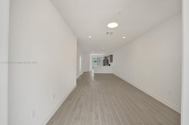 Building Photo - 133 SW 171st Ave
