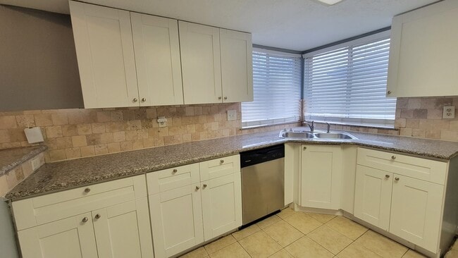 Building Photo - 12714 Corning Dr