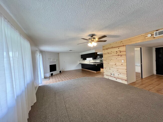 Building Photo - 9420 Max Dr