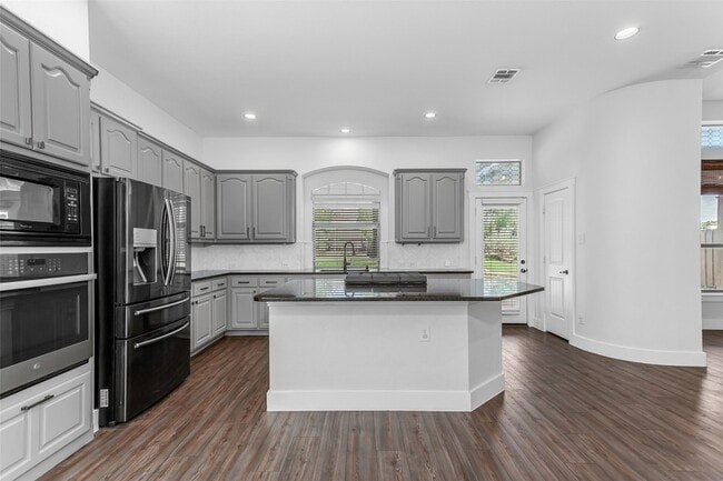 Building Photo - 4738 Coyote Trail