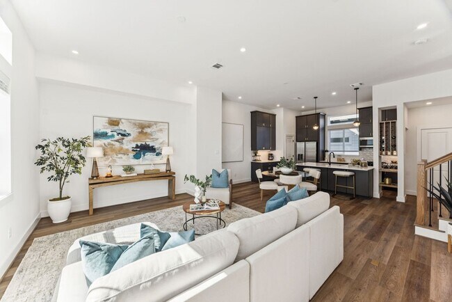 Building Photo - 2125 Hoskins Dr