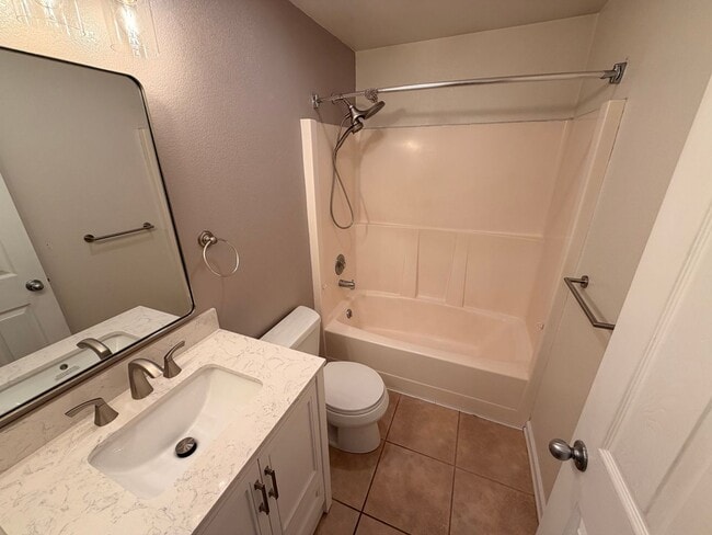 Building Photo - Gorgeous House in a Family-Friendly neighborhood!