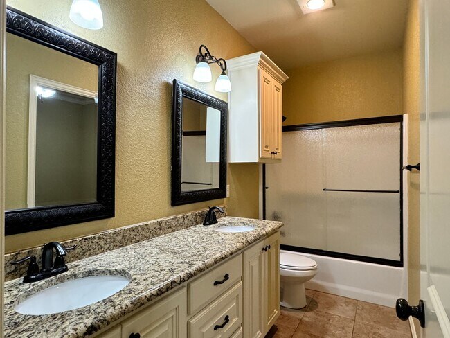 Building Photo - 309 Ash Dr