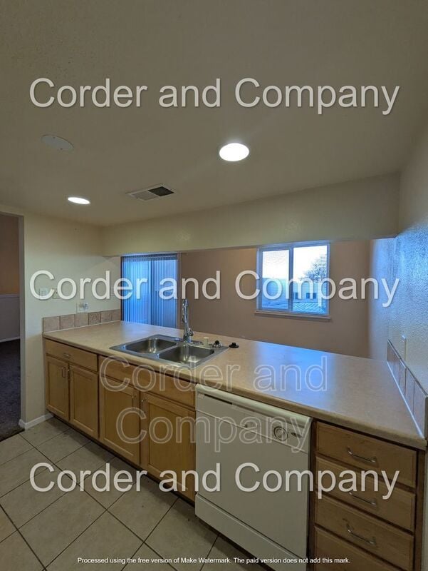 Building Photo - 13226 Candelaria Rd NE