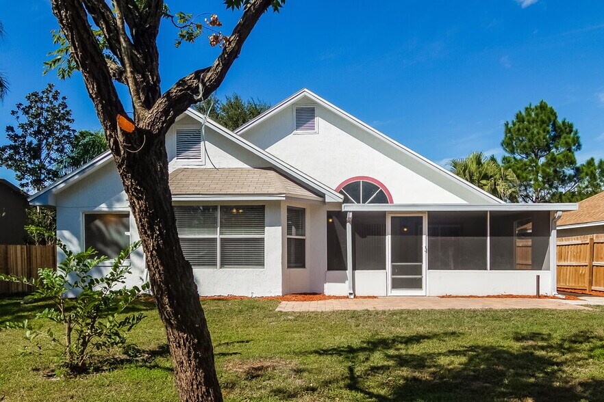 Building Photo - 2272 Grand Tree Ct