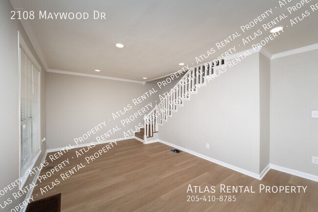 Building Photo - 2108 Maywood Dr